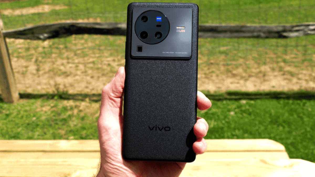 The vivo X90 Pro+ packs a 1 sensor, two tele cameras and a