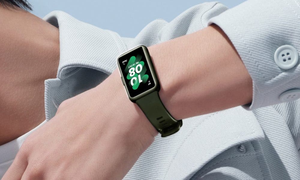 13 Best Fitness Trackers (2023): Watches, Bands, and Rings