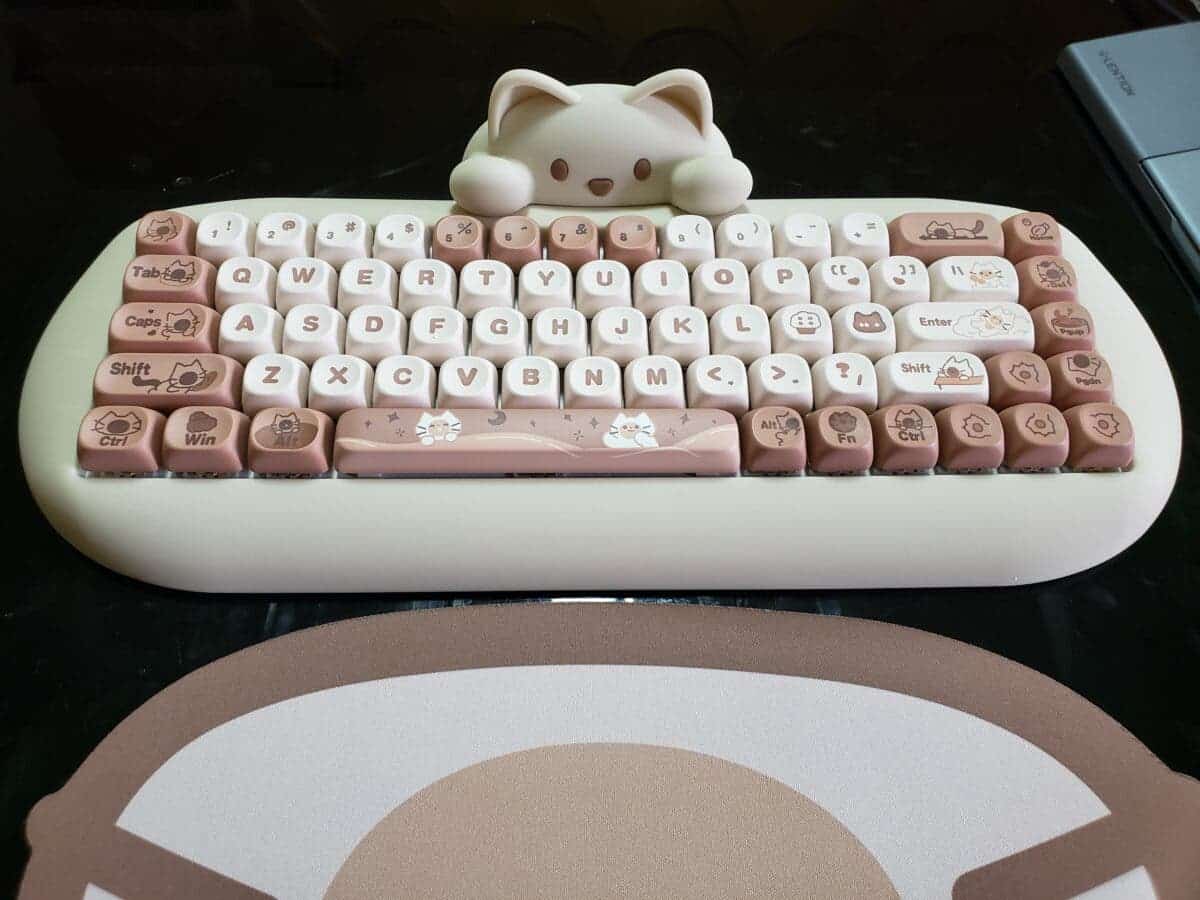 YUNZII C68 Mechanical Keyboard Review: An Adorable and Functional Keyboard With Kawaii Cat Design